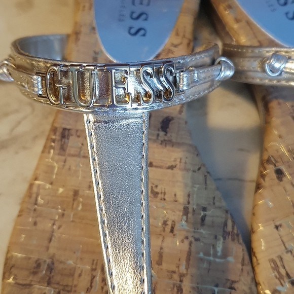 Guess Flats - Picture 2 of 3